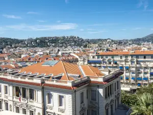 尼斯西區漫步飯店