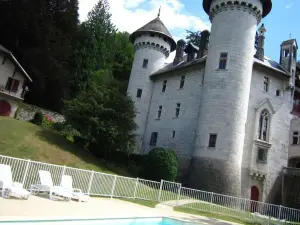 Cosy Castle with Swimming Pool