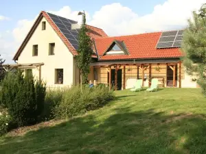 Taneček - malý apartmán u rodinného Domu