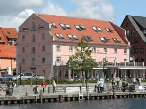 Hotel am Yachthafen