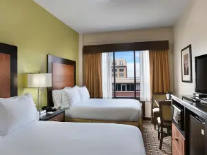 Holiday Inn Express & Suites Atlanta Downtown