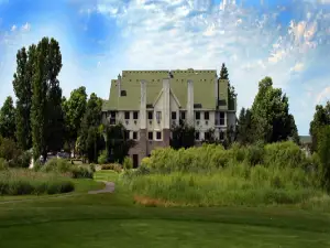 Izatys Resort