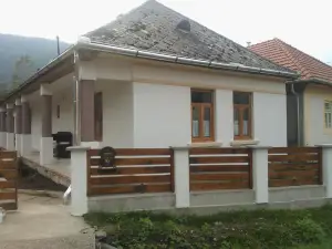 Nagymama Vendeghaza