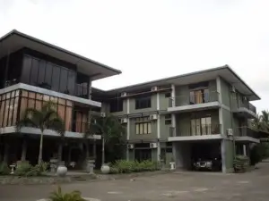 Monty Hotel