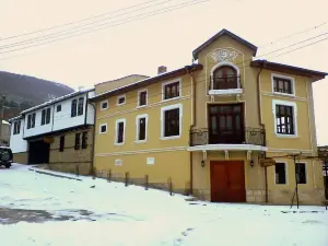 Osmarski Houses