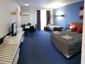 Amber Court Motor Inn