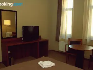 Fiáker Panzió