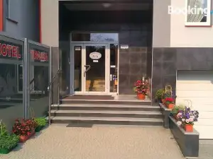 Hotel Trojka
