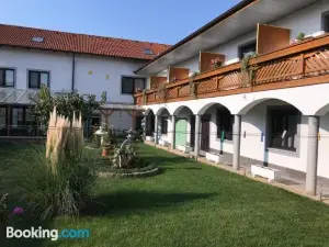 Gästehaus Und Weinbau Zur Wiederkehr Strudler