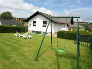 Attractive Holiday Home in Gönnersdorf Eiffel with Play Area