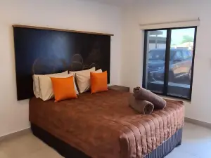 Safari Lodge Motel