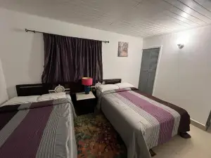 Over the Hill - Guesthouse & Residence
