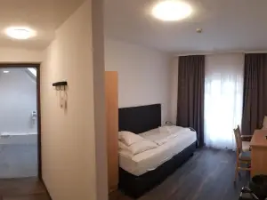 Hbh Bajor Sörház Sólyomfészek Panzió