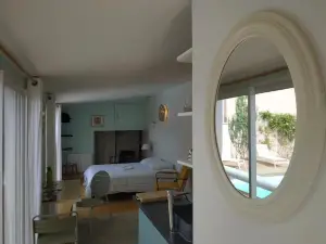 Chambre Studio independante au Calme Vue Sur Piscine