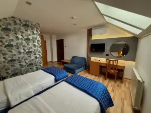 Motel M