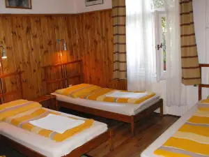 Hungaria Guesthouse