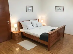 Huszarvar Hotel Kastelyszallo