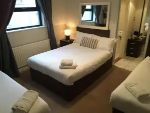 The Midway Bar & Guesthouse