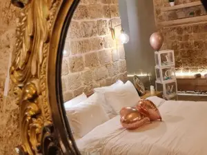 Honey Suite