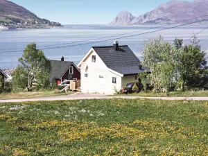 Holiday Home Aram Hakallestranda