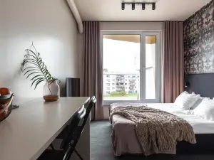 Hugo Apartment Hotel