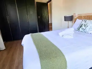Angazi Guesthouse Unit 2 - Upmarket One Bedroom Apartment with Pool