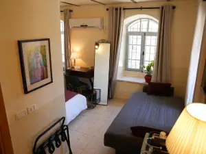 Farah Locanda
