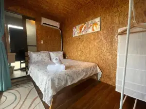 Rembulan Escape - The Container House