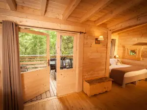 Les Cabanes Dans les Bois Logis Hôtel