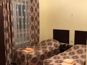 Ronai Holl Guest House