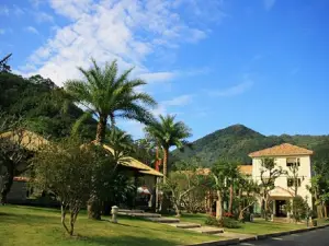 Hui-Lai Resorts