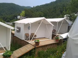 Wind luxury tent hotel