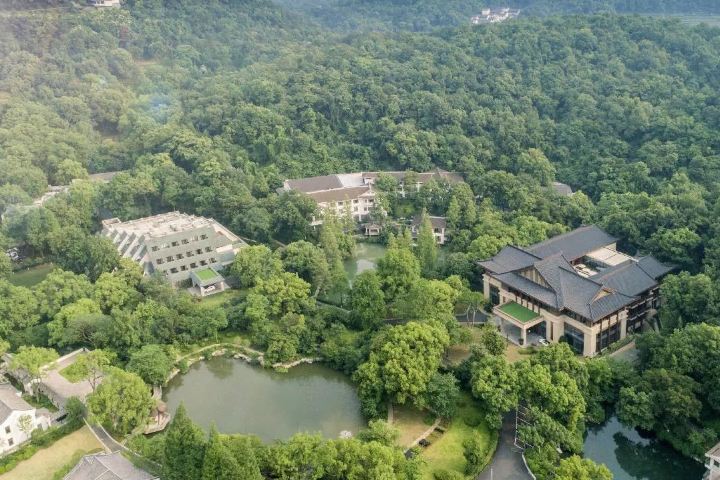杭州花家山庄(【湖畔雅居】【含早】景观商务房2晚 春日暖阳下午茶