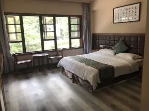 Nanjiang Fengyun Hotel