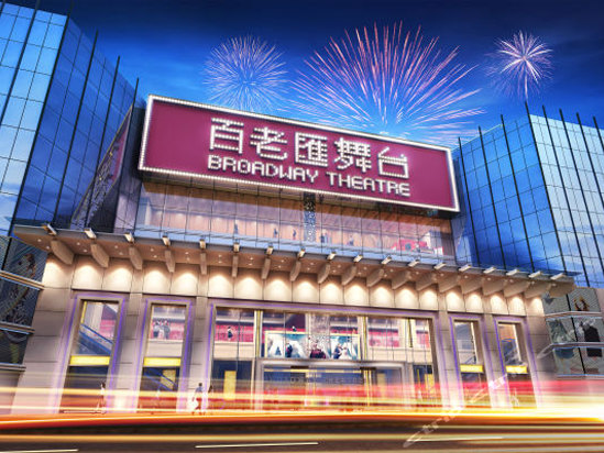 桥上的精心装饰,让宾客有如穿越时空般轻松欣赏「百老汇舞台」的魅力.