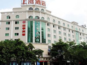 南宁彭家豆腐(建政路店)附近最近酒店