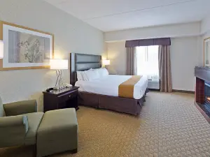 Holiday Inn Express & Suites Ottawa Airport