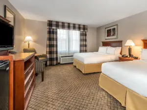 Holiday Inn Express & Suites Tilton - Lakes Region