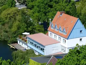 Restaurant Und Hotel Zum Weissen Ross