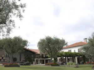 Casa do Meio do Povo - Turismo de Habitacao