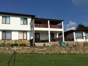 Bachvarovi Villas
