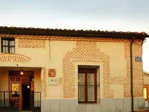Casa Rural "Hazanas" Adanero