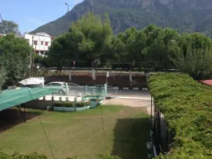 Nana Hotel