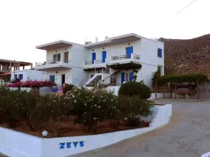 Zeus Apartments