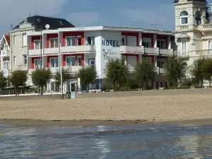 Hotel le Trident Thyrsé