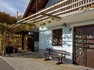 Zidanica Meglič - Vineyard Cottage Meglič