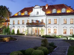 Pałac Czarny Las (50 km od Katowic)