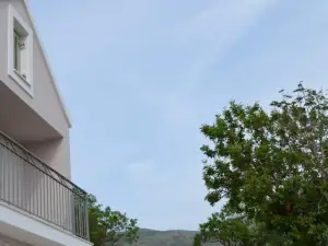 Romanza Studios