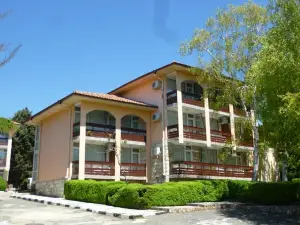 Ahilea Hotel - Free Pool Access