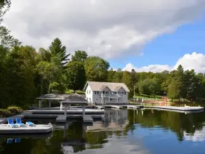 Port Cunnington Lodge & Resort